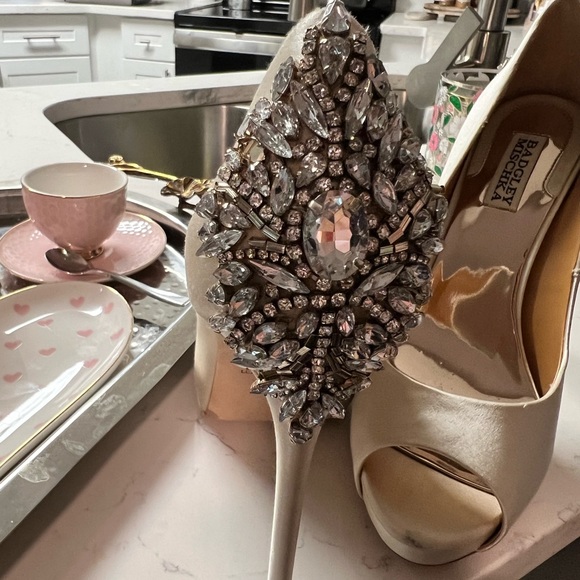 Ivory Badgley Mischka Kiara Peep-toe Pumps   Worn twice, Off-White / Cream. - Picture 8 of 9